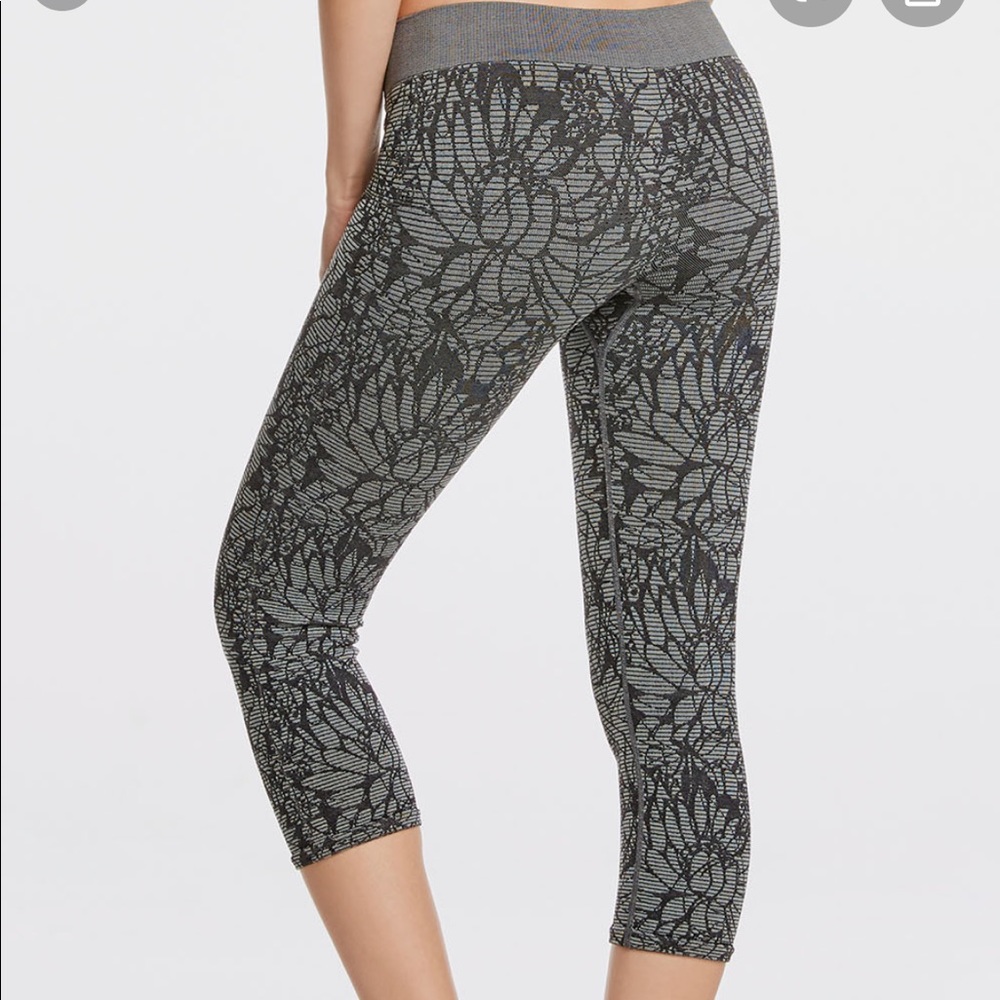 Fabletics Sebastian Seamless Capri Legging - image 1